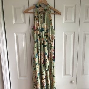 Beautiful tie neck maxi!